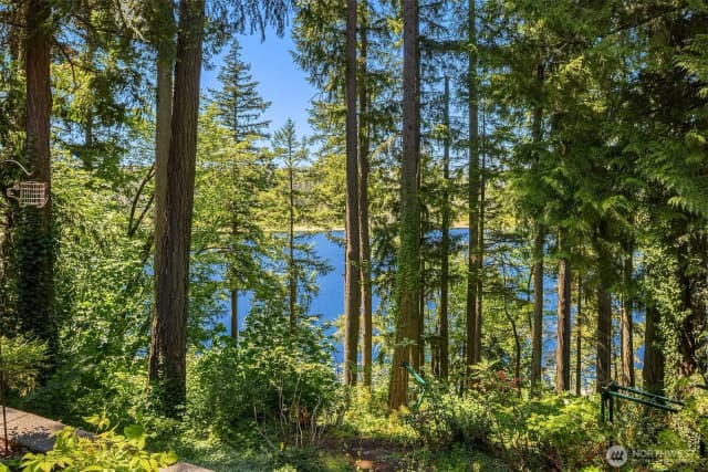 Property photo for 18603 E Spring Lake Drive Se, Renton photo 2