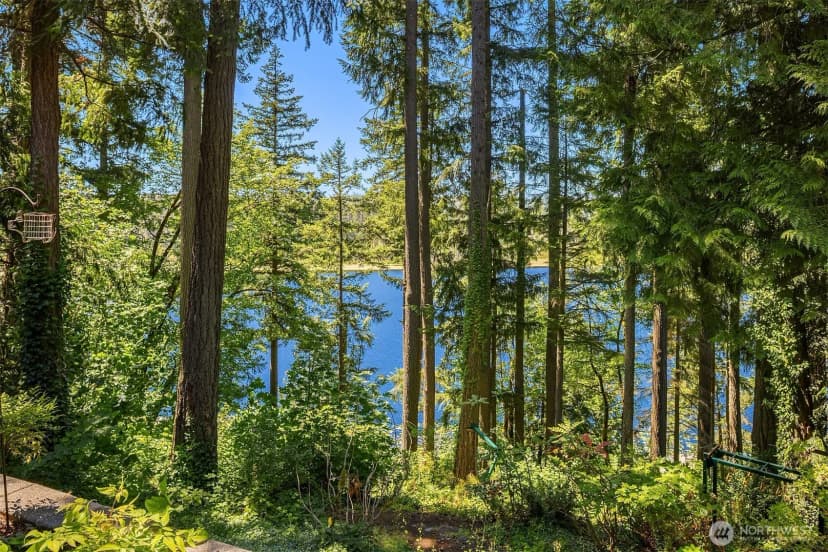 Property photo for 18603 E Spring Lake Drive Se, Renton photo 2