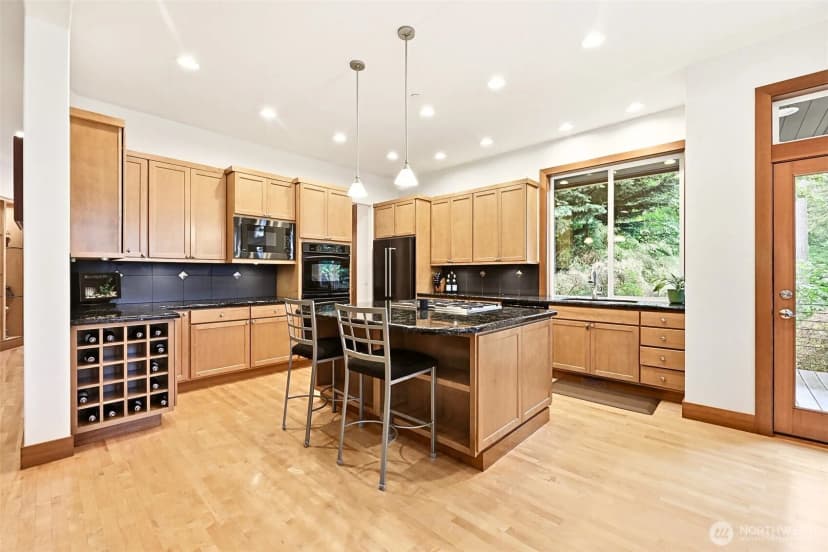 Property photo for 18603 E Spring Lake Drive Se, Renton photo 8