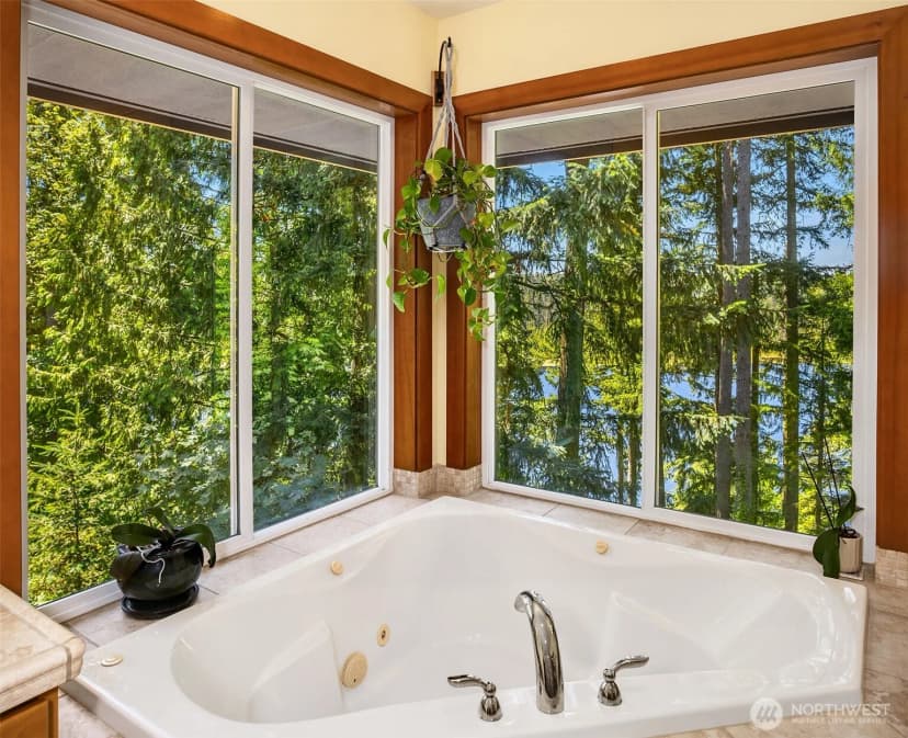 Property photo for 18603 E Spring Lake Drive Se, Renton photo 17