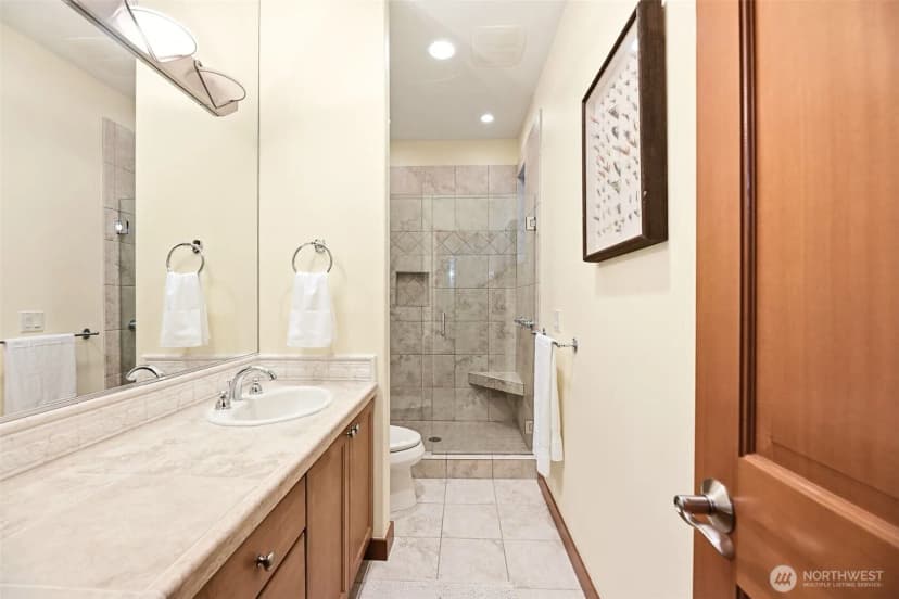 Property photo for 18603 E Spring Lake Drive Se, Renton photo 27