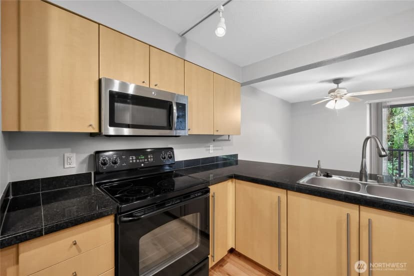 Property photo for 11313 Ne 128th Street #e104, Kirkland photo 8