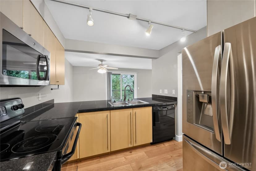 Property photo for 11313 Ne 128th Street #e104, Kirkland photo 10