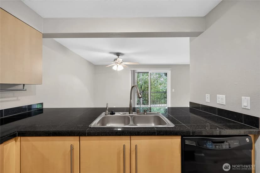 Property photo for 11313 Ne 128th Street #e104, Kirkland photo 7