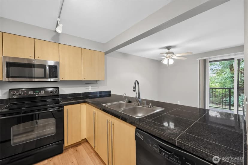 Property photo for 11313 Ne 128th Street #e104, Kirkland photo 6