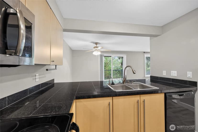 Property photo for 11313 Ne 128th Street #e104, Kirkland photo 9