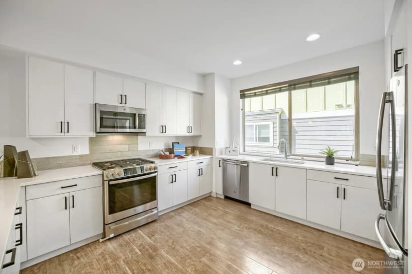 Property photo for 5206 Delridge Way Sw #b, Seattle photo 7