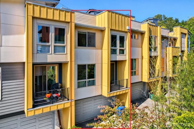 Property photo for 5206 Delridge Way Sw #b, Seattle photo 2