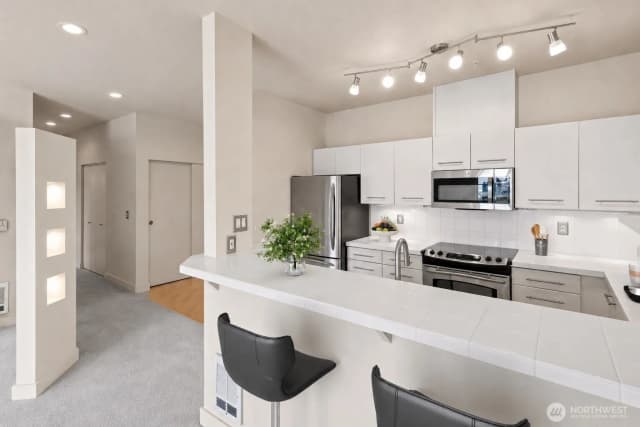 Property photo for 700 E Denny Way #603, Seattle photo 4