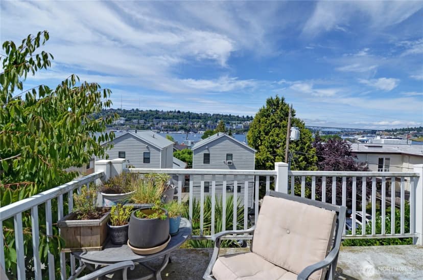 Property photo for 2215 Yale Ave E, Seattle photo 9