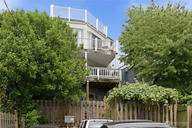 Property photo for 2215 Yale Ave E, Seattle photo 3