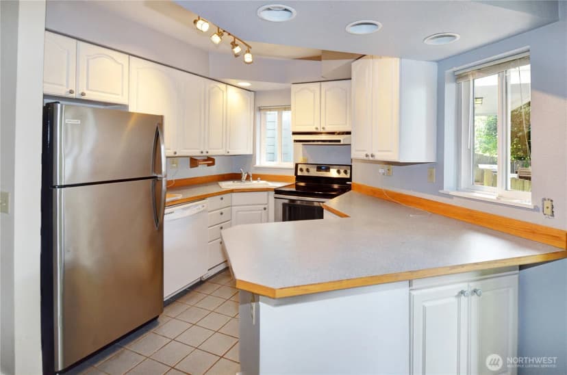 Property photo for 2215 Yale Ave E, Seattle photo 18