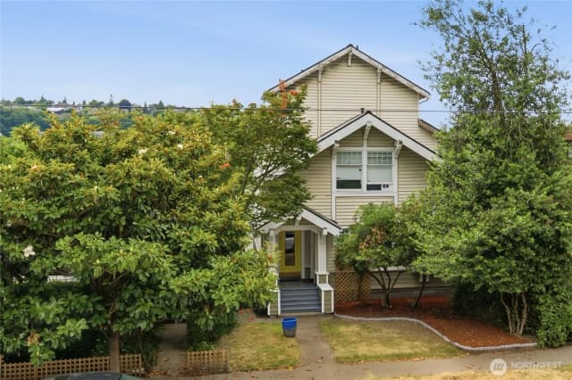 Property photo for 2215 Yale Ave E, Seattle photo 2