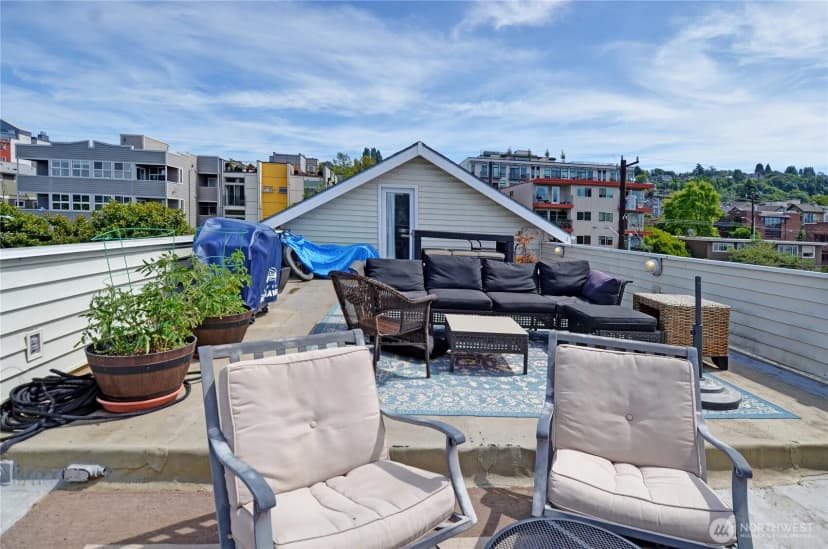 Property photo for 2215 Yale Ave E, Seattle photo 17
