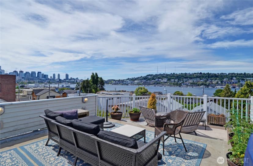 Property photo for 2215 Yale Ave E, Seattle photo 16