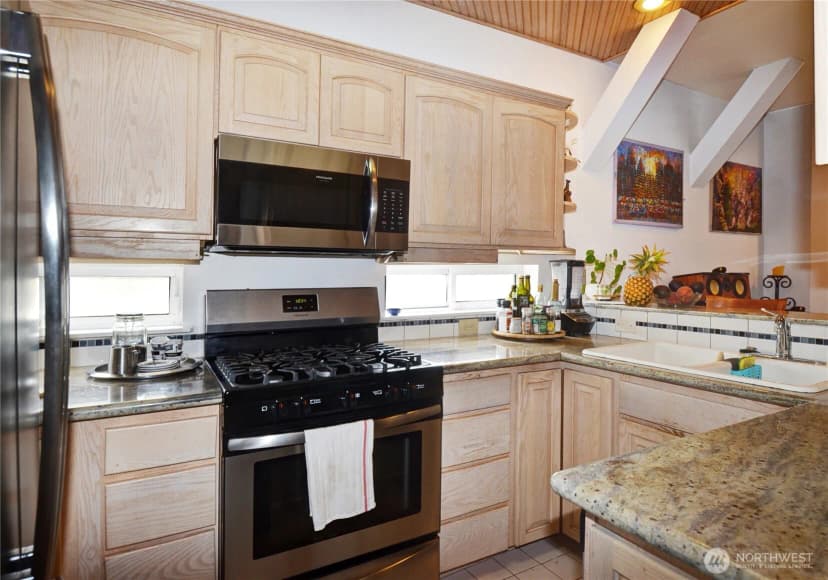 Property photo for 2215 Yale Ave E, Seattle photo 11