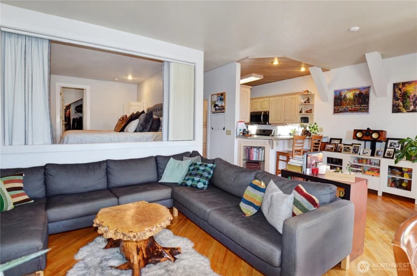 Property photo for 2215 Yale Ave E, Seattle photo 6