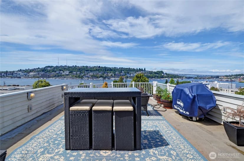 Property photo for 2215 Yale Ave E, Seattle photo 15