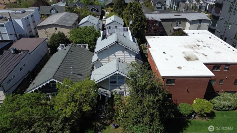 Property photo for 2215 Yale Ave E, Seattle photo 21