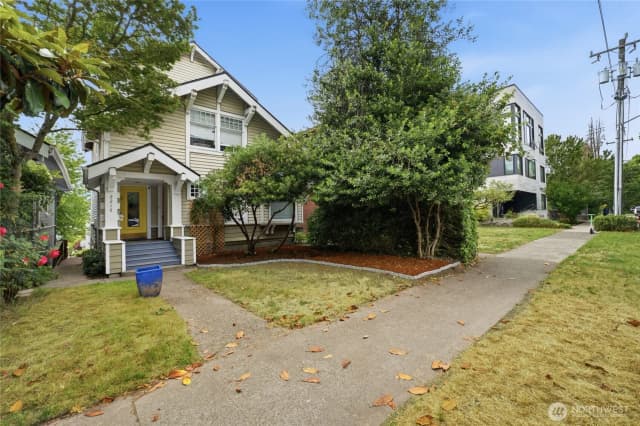 Property photo for 2215 Yale Ave E, Seattle photo 4