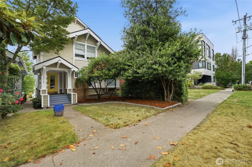 Property photo for 2215 Yale Ave E, Seattle photo 4