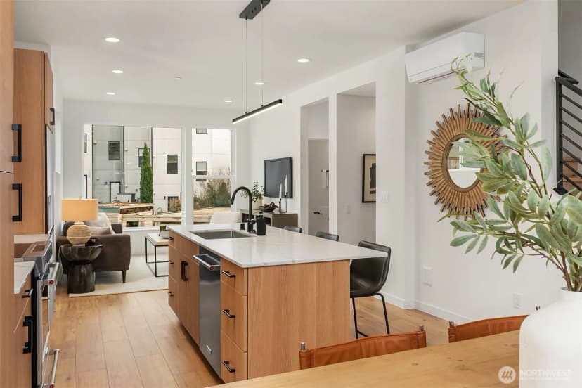 Property photo for 223 Ne 75th Street, Seattle photo 12