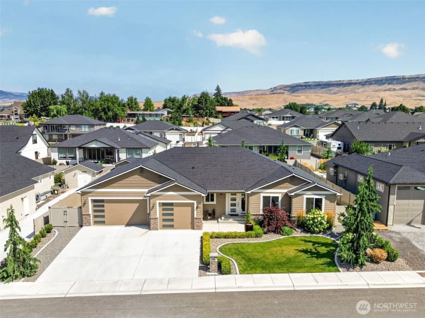 Property photo for 2637 7th St Se, East Wenatchee photo 2
