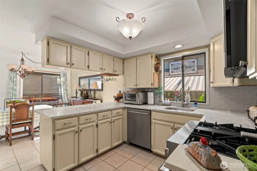 Property photo for 16968 65th Lane Ne, Kenmore photo 15