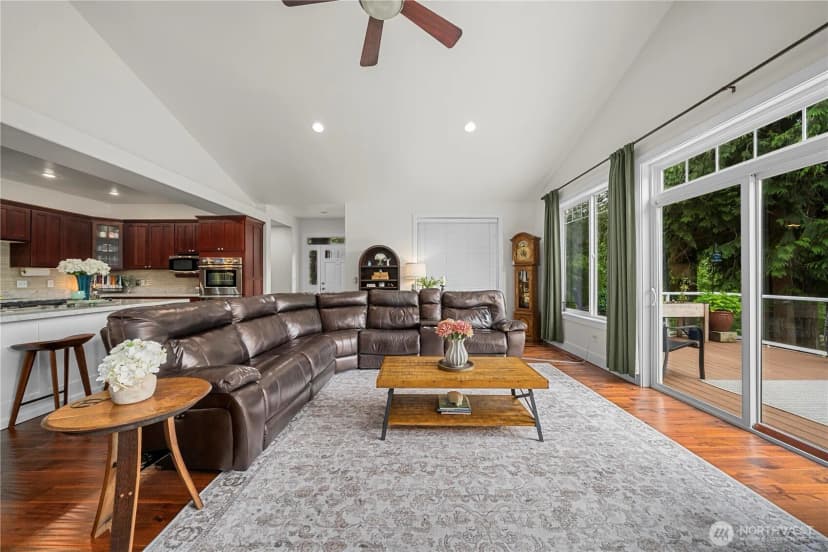 Property photo for 5129 W Tapps Drive E, Lake Tapps photo 6