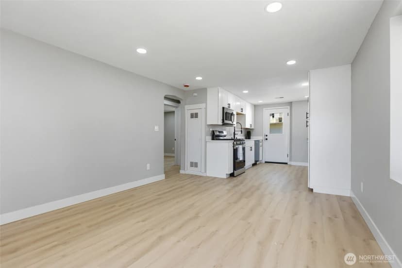 Property photo for 14402 Washington Avenue Sw #3, Lakewood photo 5