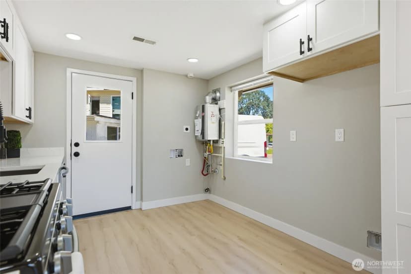 Property photo for 14402 Washington Avenue Sw #3, Lakewood photo 8