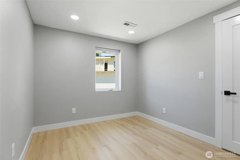 Property photo for 14402 Washington Avenue Sw #3, Lakewood photo 16