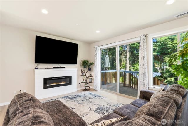 Property photo for 1013 105th Avenue Ct E, Edgewood photo 4