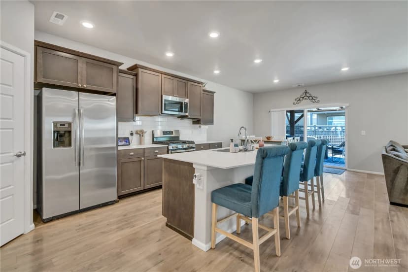 Property photo for 33161 Glacier Avenue Se, Black Diamond photo 6