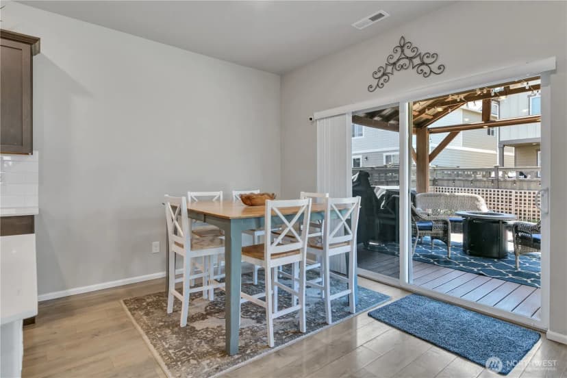 Property photo for 33161 Glacier Avenue Se, Black Diamond photo 10