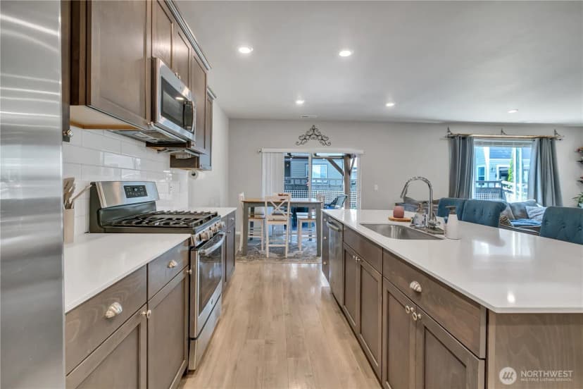 Property photo for 33161 Glacier Avenue Se, Black Diamond photo 8