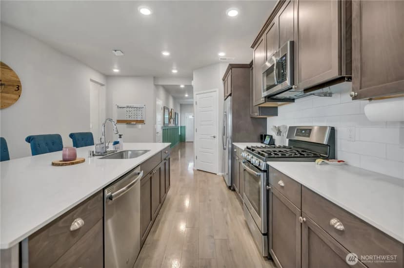 Property photo for 33161 Glacier Avenue Se, Black Diamond photo 9