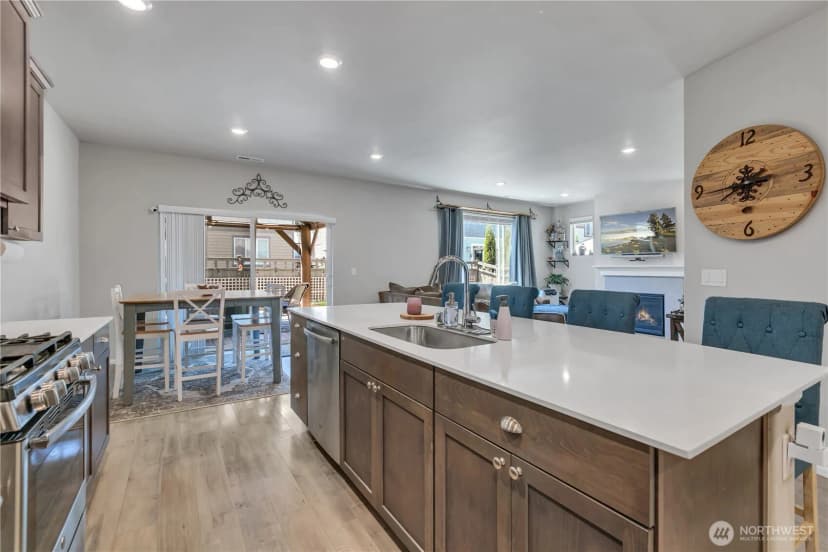 Property photo for 33161 Glacier Avenue Se, Black Diamond photo 7