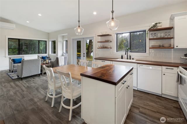 Property photo for 42 Kingfisher Lane, Friday Harbor photo 5
