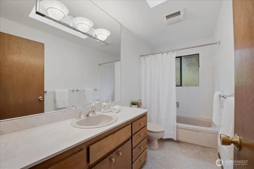 Property photo for 4731 Ne 201st Place, Lake Forest Park photo 12