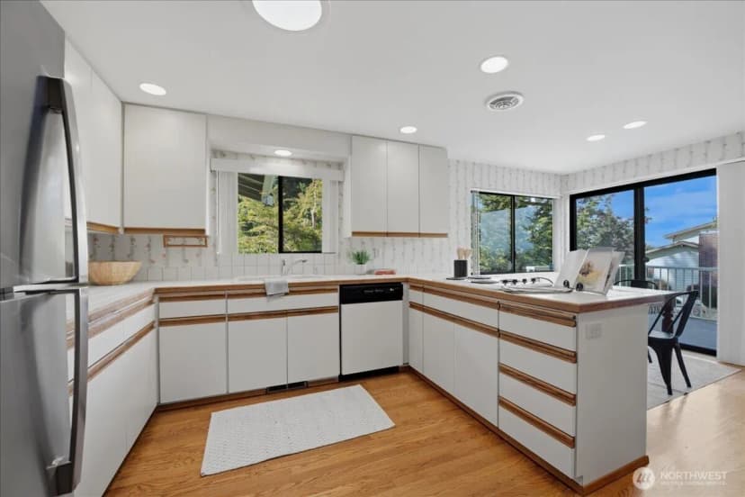 Property photo for 4731 Ne 201st Place, Lake Forest Park photo 8