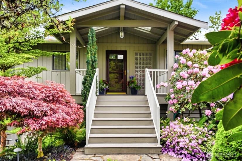 Property photo for 4731 Ne 201st Place, Lake Forest Park