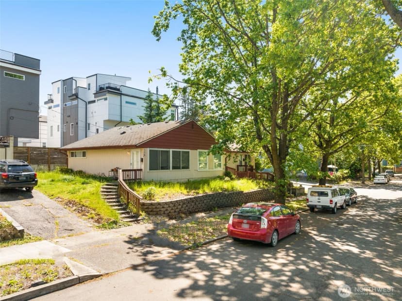 Property photo for 118 27th Avenue S, Seattle photo 4