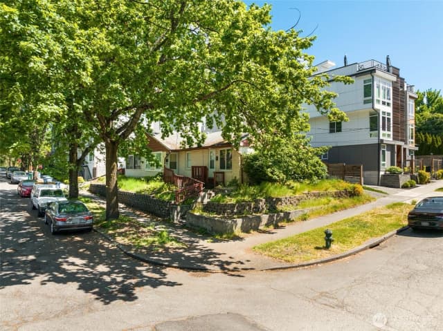Property photo for 118 27th Avenue S, Seattle photo 5