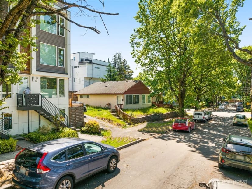 Property photo for 118 27th Avenue S, Seattle photo 6