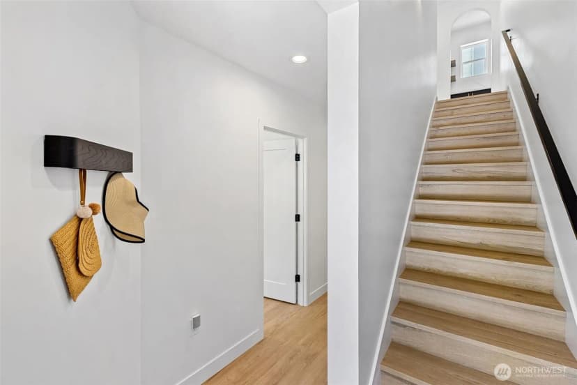 Property photo for 4113 Chilberg Avenue Sw #b, Seattle photo 6