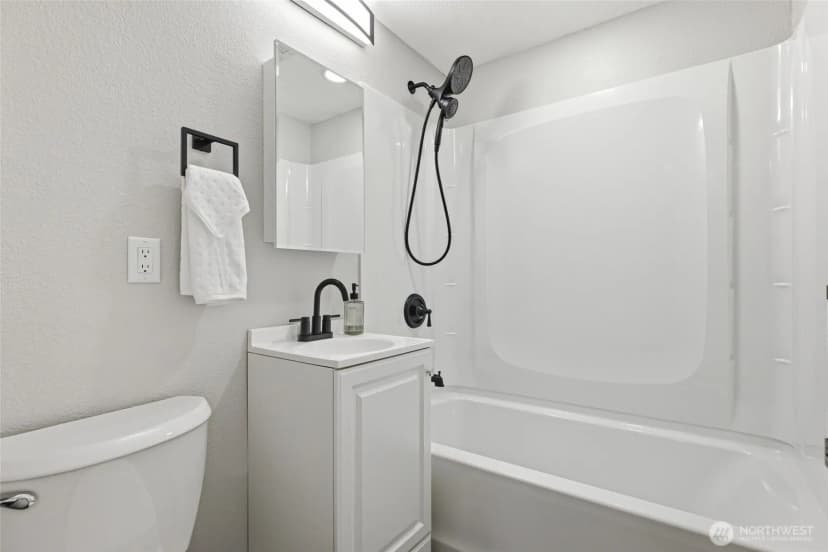 Property photo for 14402 Washington Avenue Sw #4, Lakewood photo 16