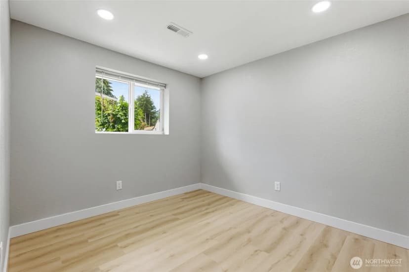 Property photo for 14402 Washington Avenue Sw #4, Lakewood photo 15