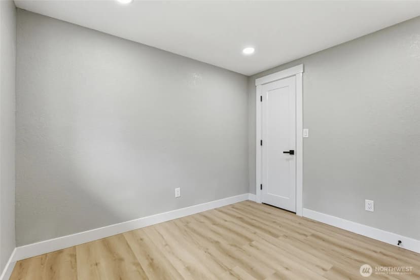 Property photo for 14402 Washington Avenue Sw #4, Lakewood photo 17