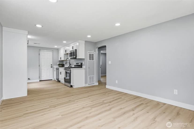Property photo for 14402 Washington Avenue Sw #4, Lakewood photo 10